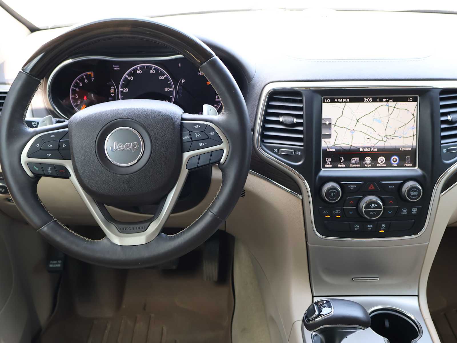 Used 2015 Bright White Clearcoat Jeep Overland image 25