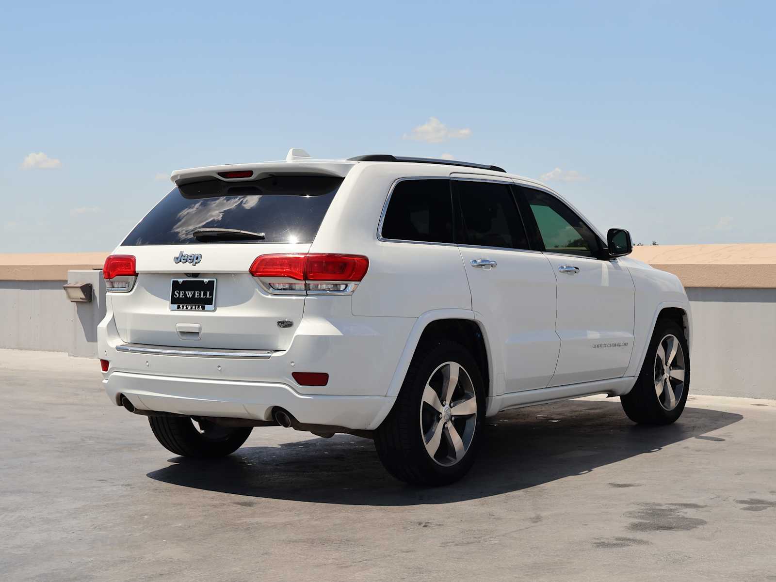 Used 2015 Bright White Clearcoat Jeep Overland image 7