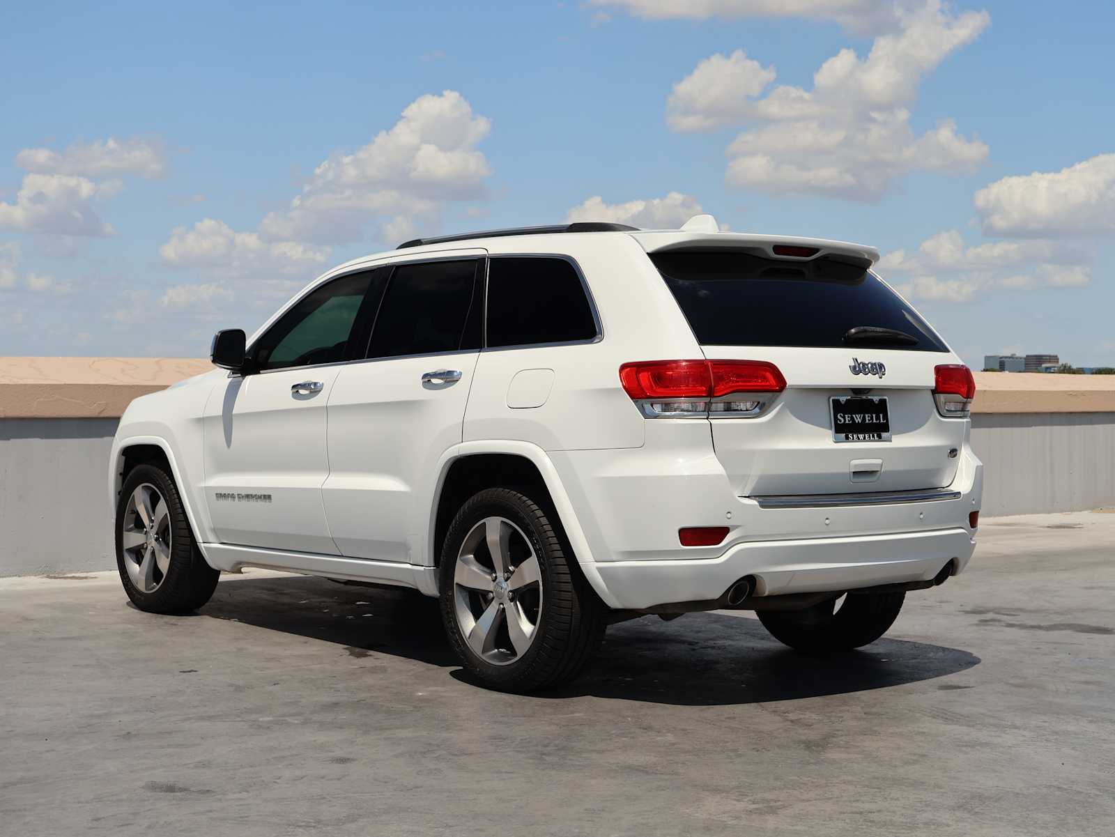 Used 2015 Bright White Clearcoat Jeep Overland image 9