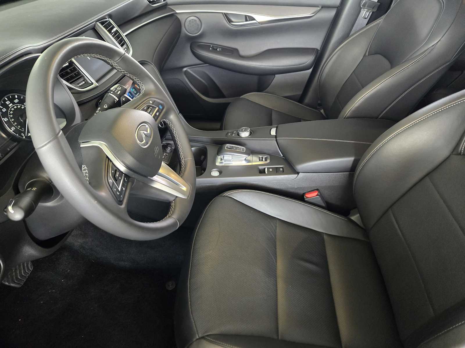 Certified Used 2023 Graphite Shadow INFINITI LUXE image 12