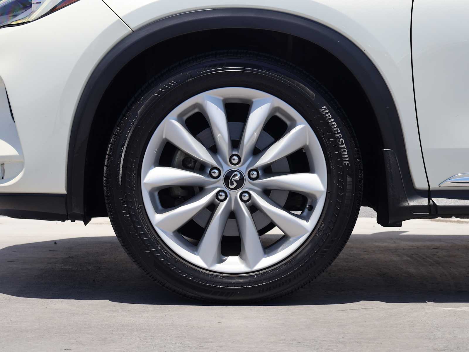 Used 2019 Majestic White INFINITI ESSENTIAL image 12
