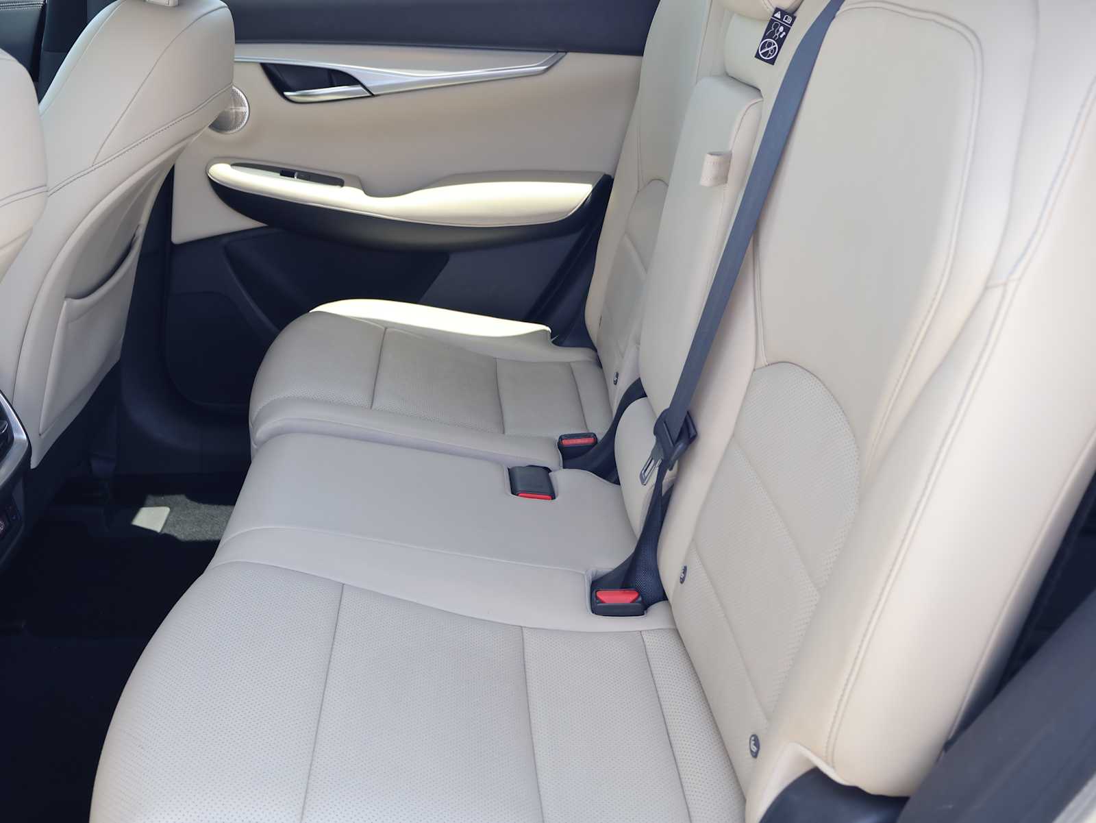 Used 2019 Majestic White INFINITI ESSENTIAL image 28