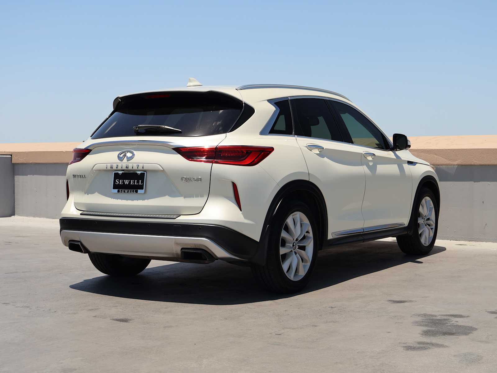 Used 2019 Majestic White INFINITI ESSENTIAL image 7