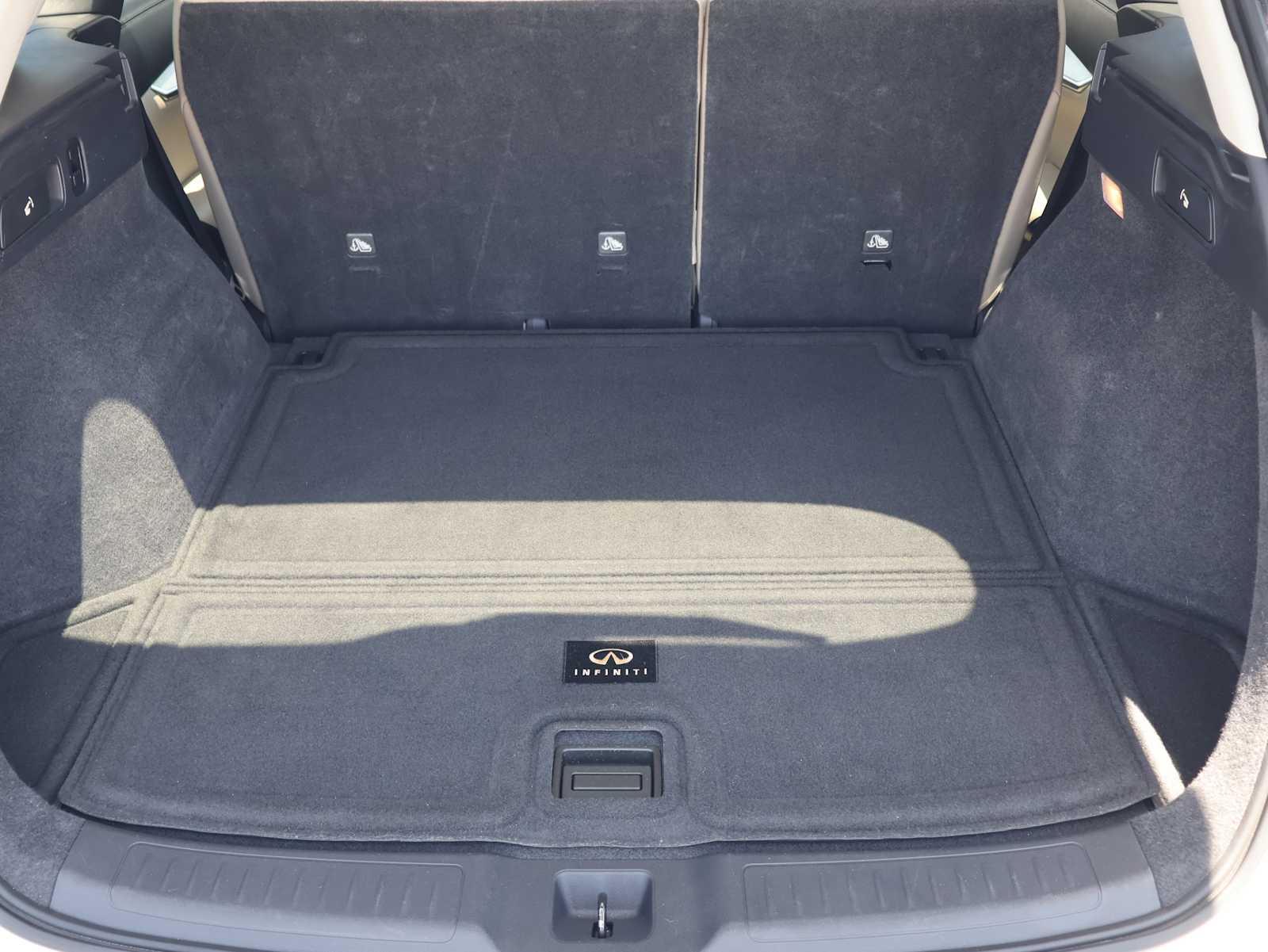 Used 2019 Majestic White INFINITI ESSENTIAL image 29