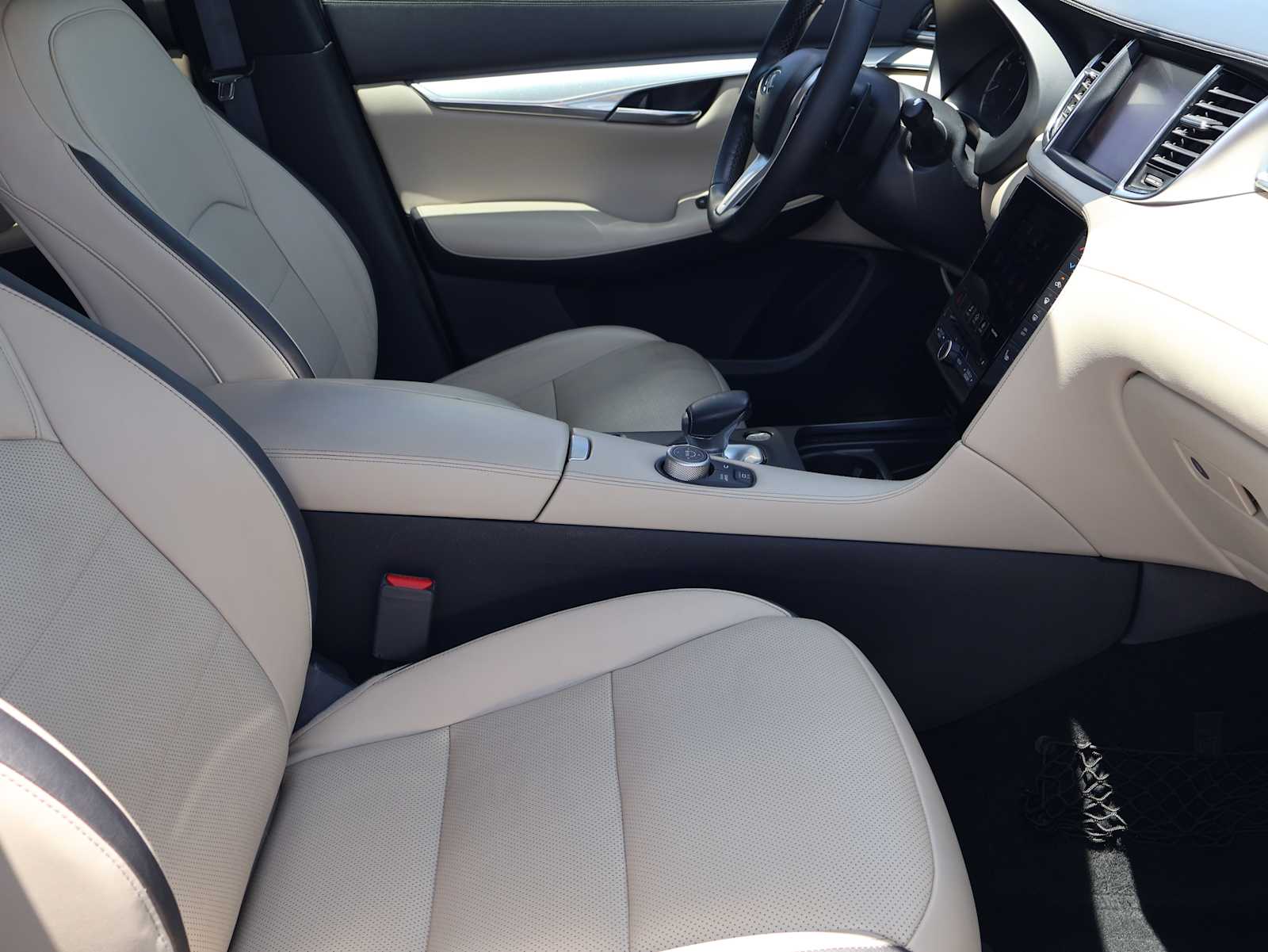 Used 2019 Majestic White INFINITI ESSENTIAL image 15