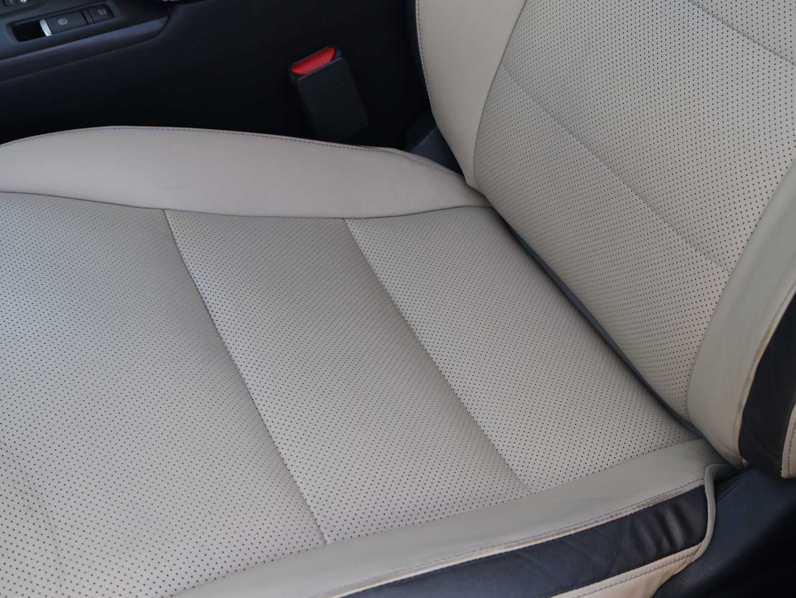 Used 2019 Majestic White INFINITI ESSENTIAL image 24