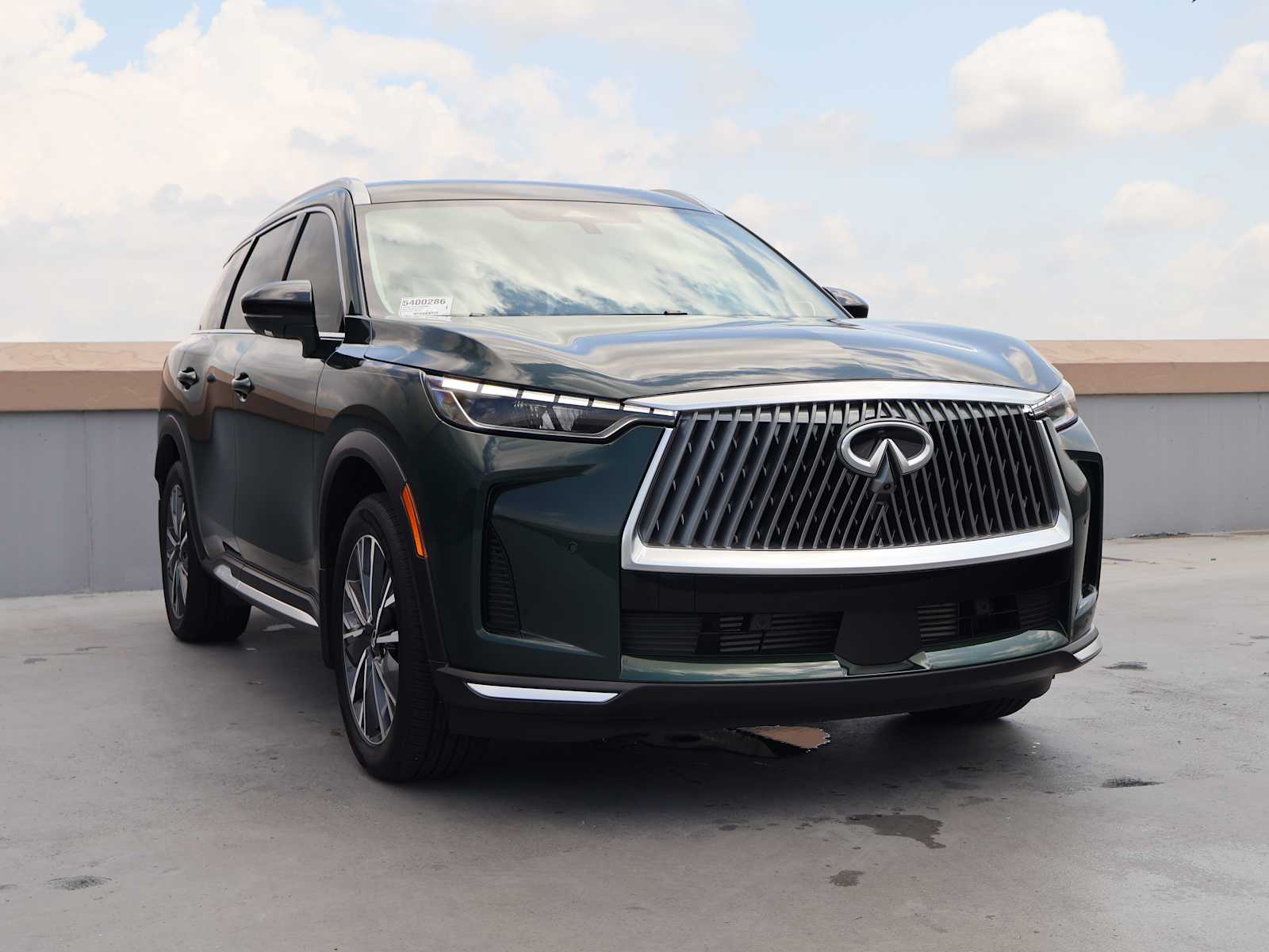 Certified Used 2026 Deep Emerald INFINITI LUXE image 4