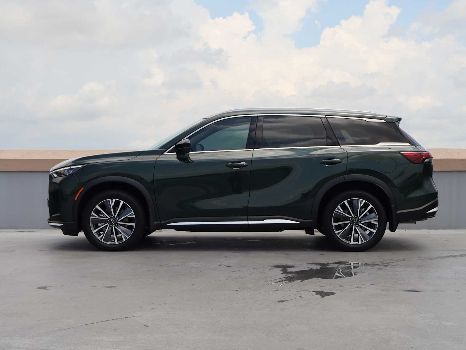 Certified Used 2026 Deep Emerald INFINITI LUXE image 5