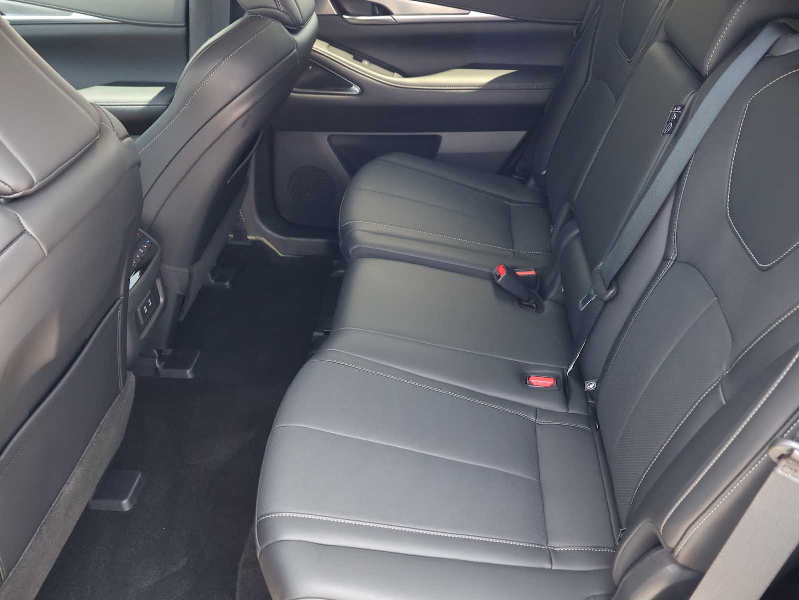 Certified Used 2026 Deep Emerald INFINITI LUXE image 31