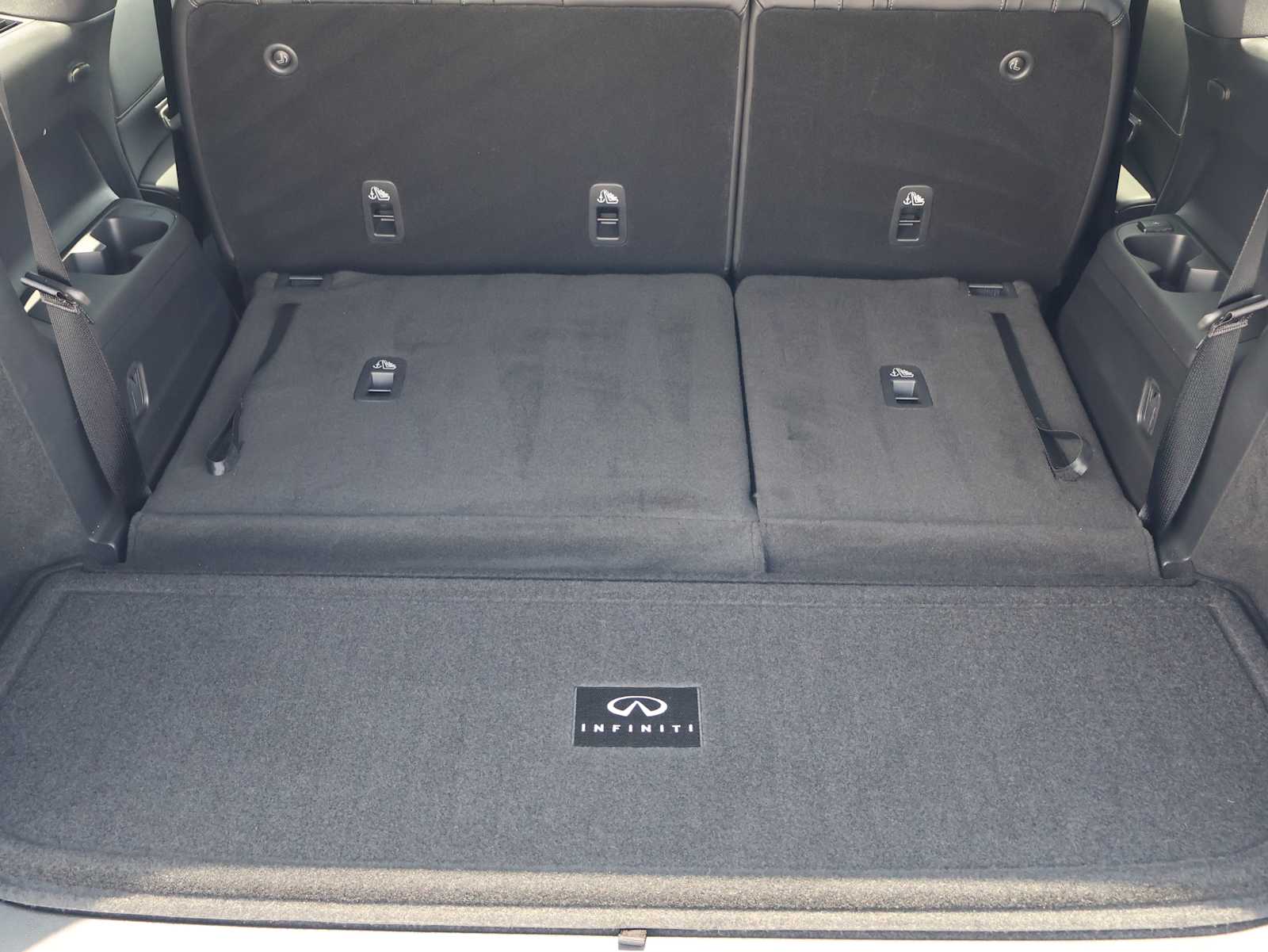 Certified Used 2026 Deep Emerald INFINITI LUXE image 34