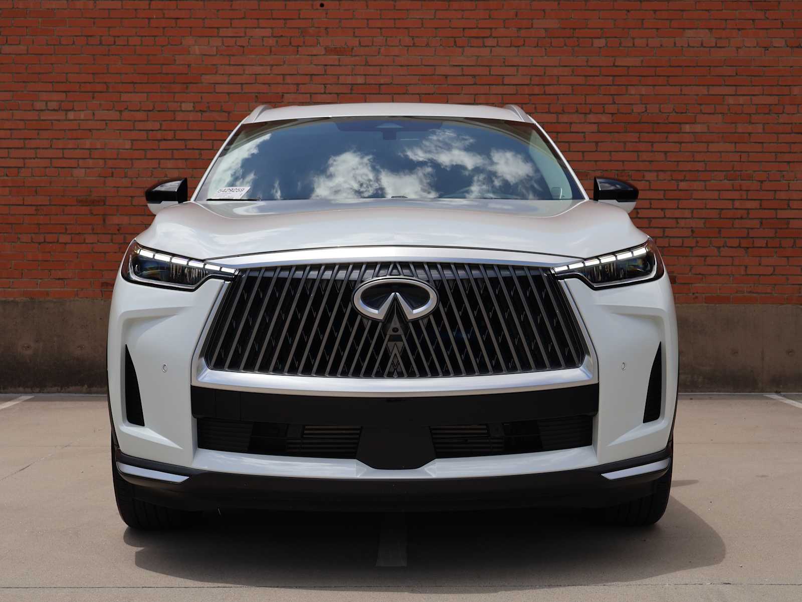 Certified Used 2026 Radiant White INFINITI LUXE image 2