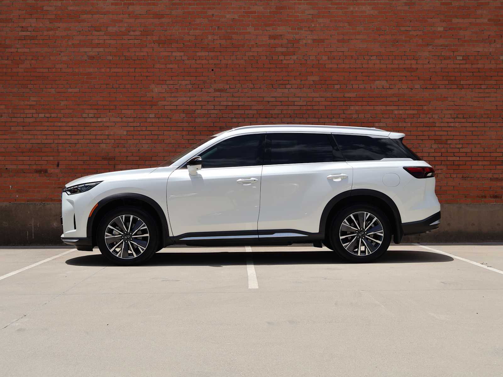 Certified Used 2026 Radiant White INFINITI LUXE image 5
