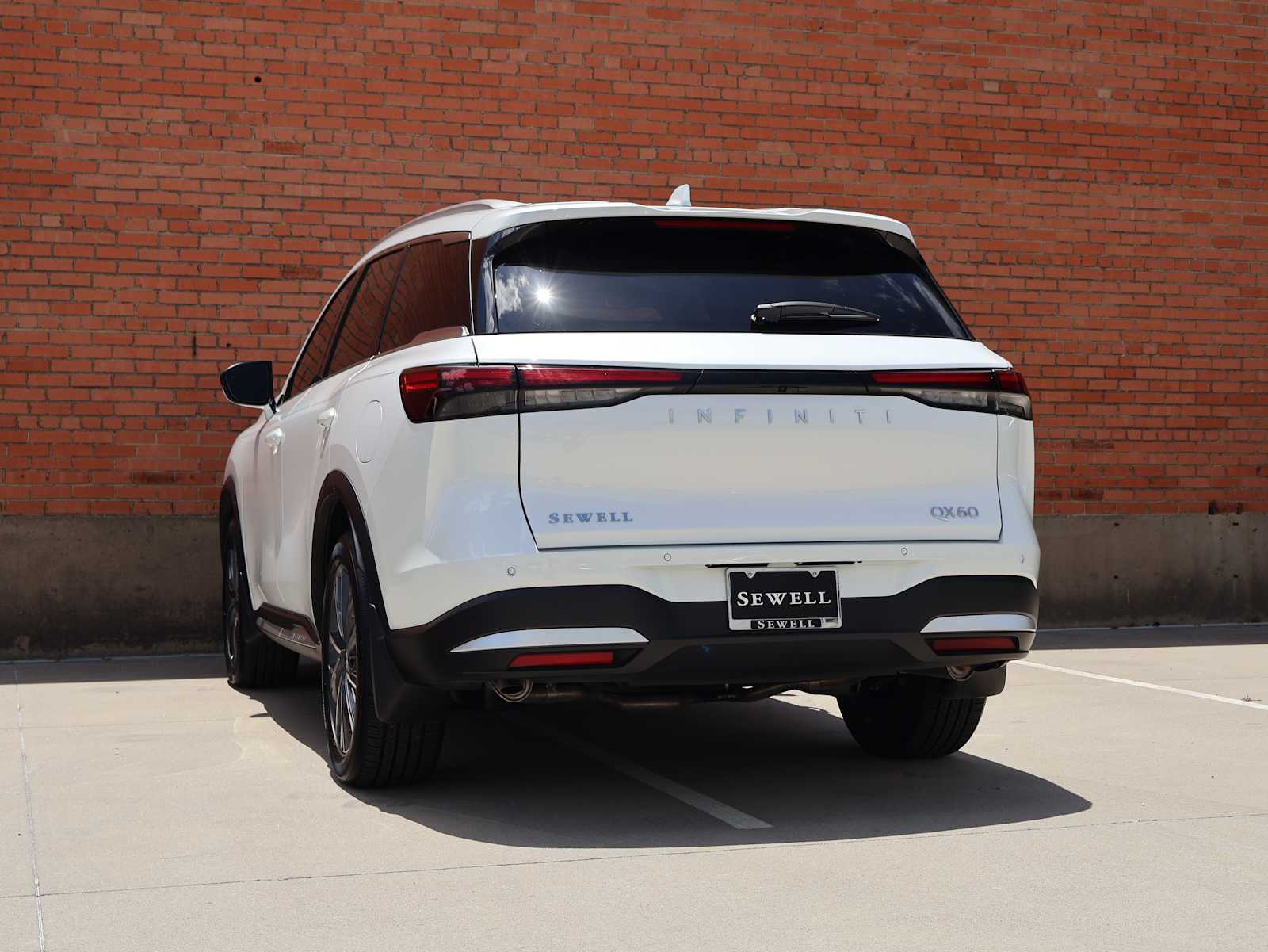 Certified Used 2026 Radiant White INFINITI LUXE image 9