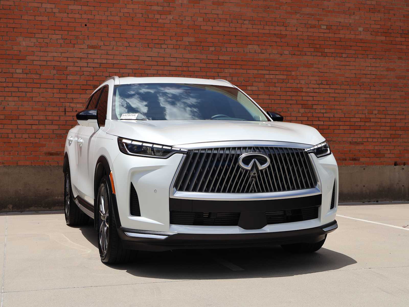 Certified Used 2026 Radiant White INFINITI LUXE image 4
