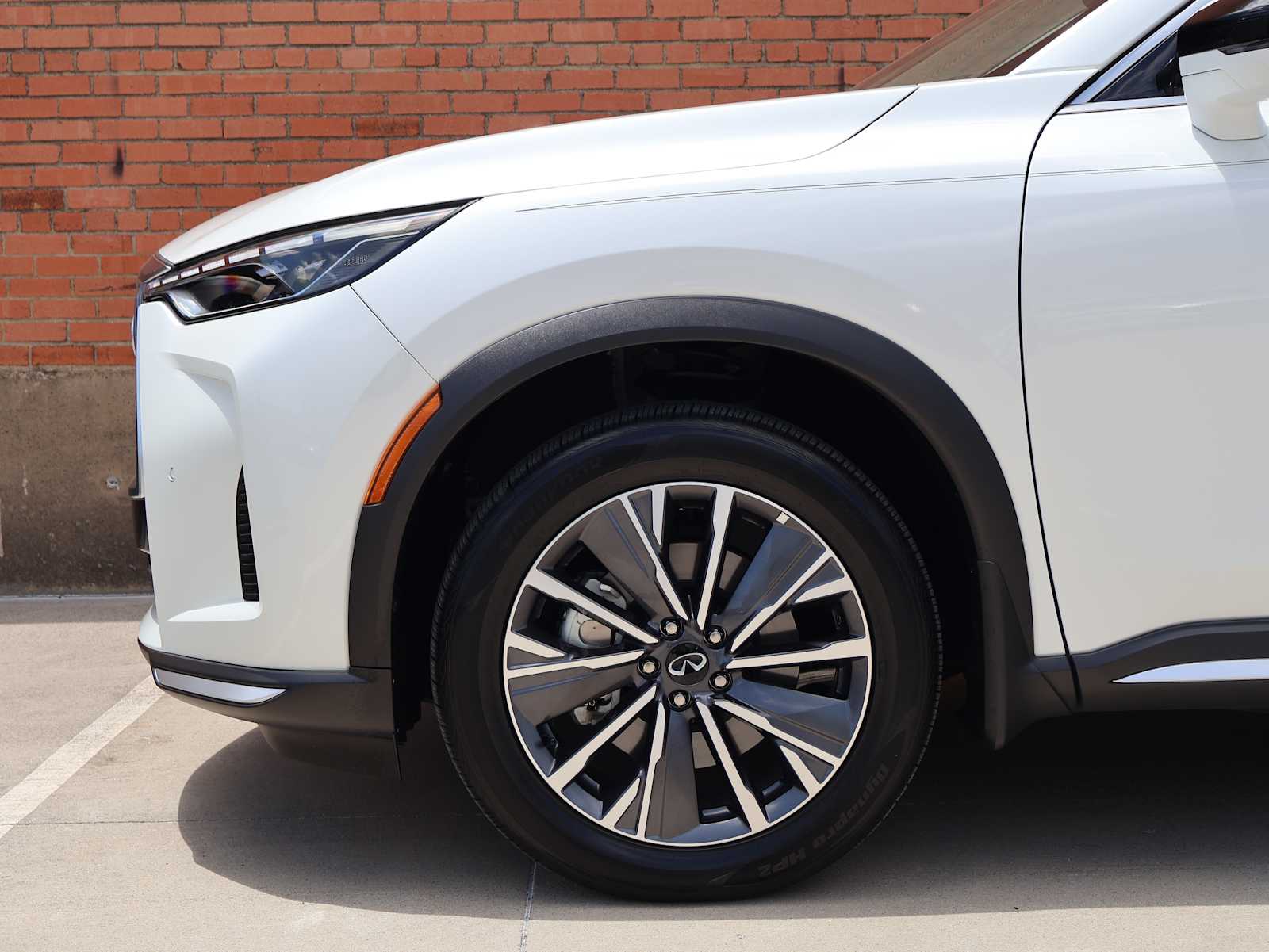 Certified Used 2026 Radiant White INFINITI LUXE image 11