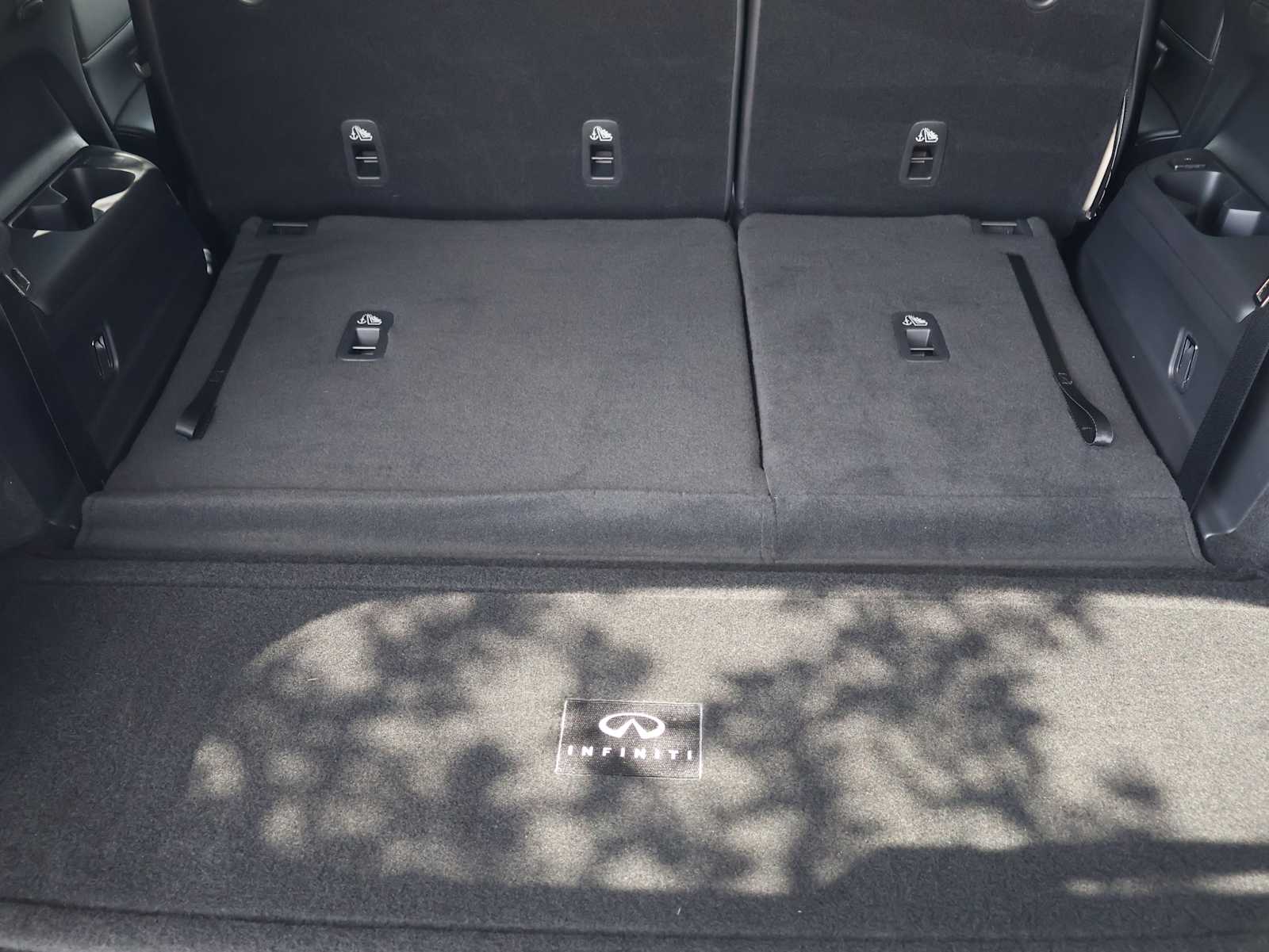 Certified Used 2026 Radiant White INFINITI LUXE image 31