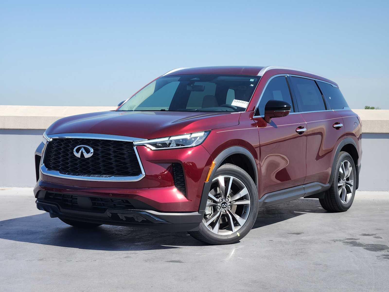 2025 INFINITI QX60 LUXE's photo