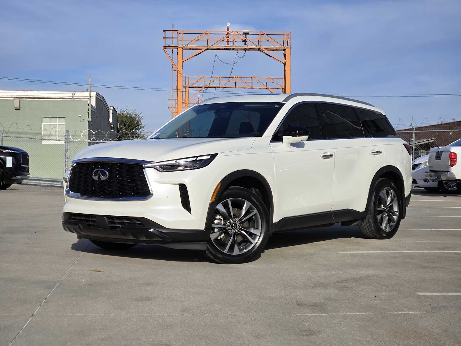 2025 INFINITI QX60 LUXE's photo