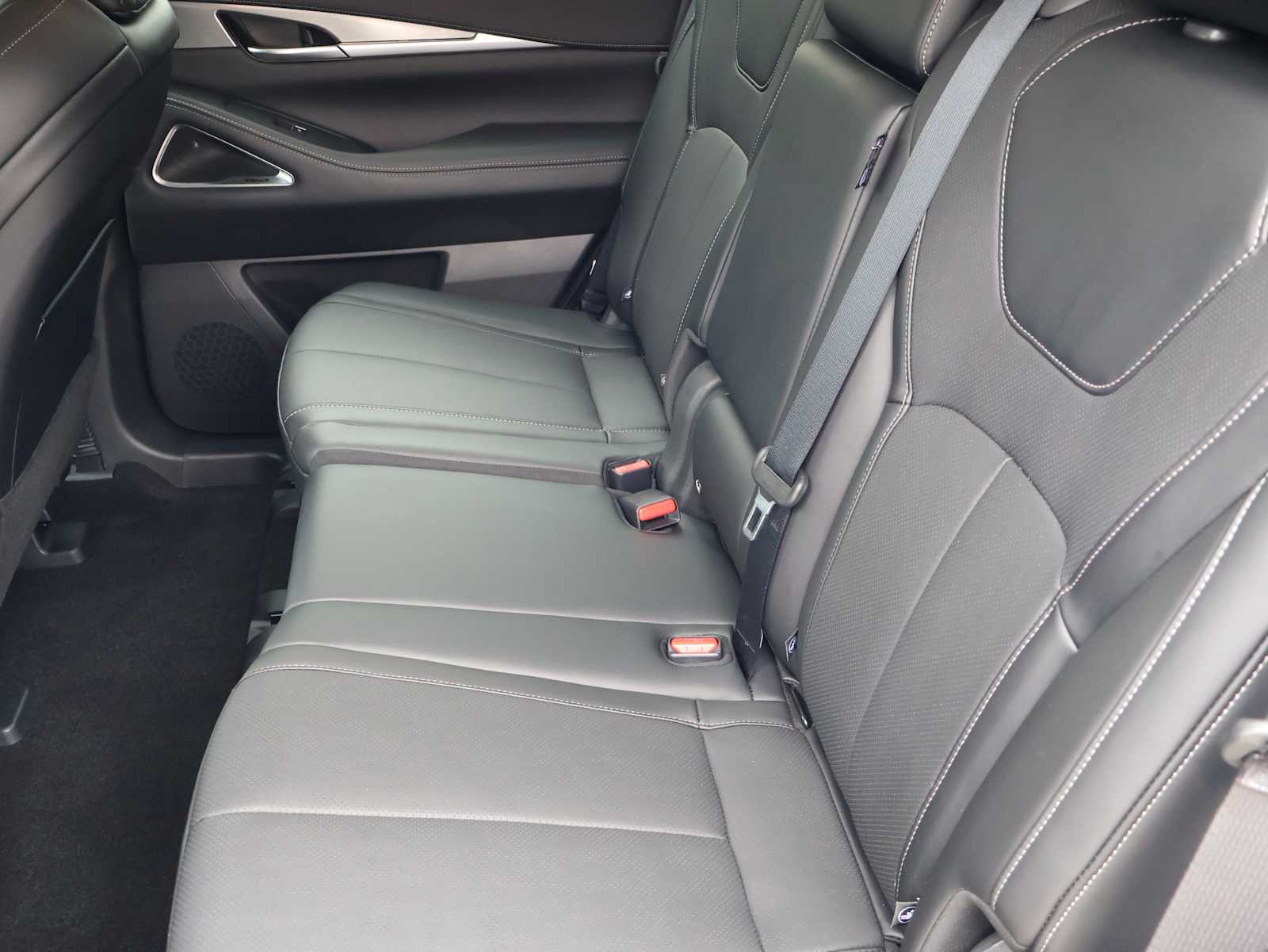 Certified Used 2026 Harbor Gray INFINITI LUXE image 24