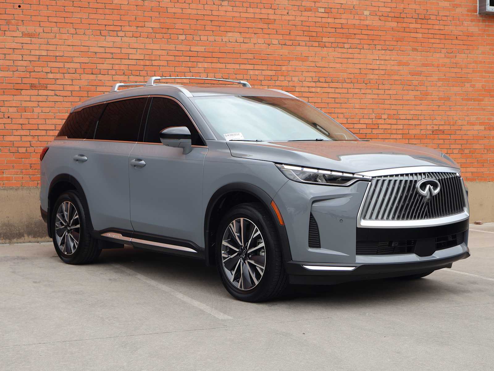 Certified Used 2026 Harbor Gray INFINITI LUXE image 4