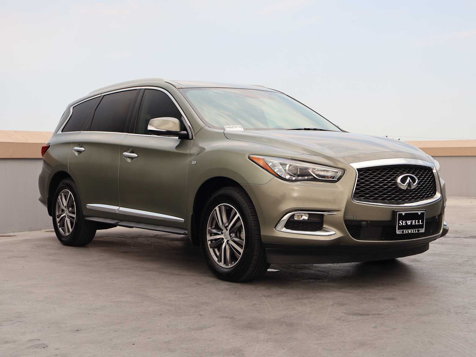 Used 2017 Jade Green INFINITI  image 4