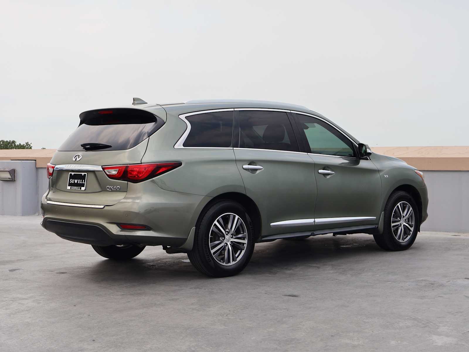 Used 2017 Jade Green INFINITI  image 5