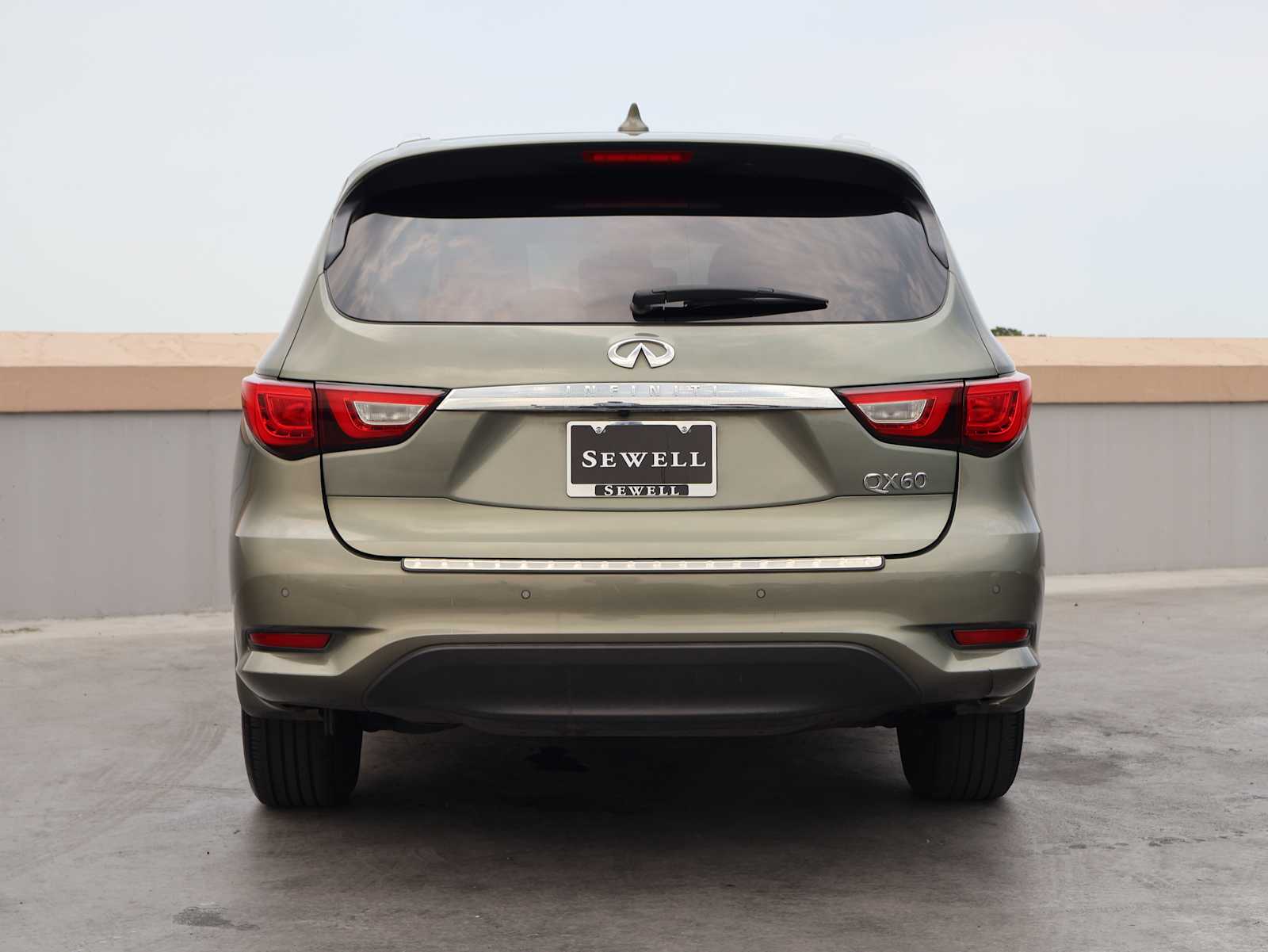 Used 2017 Jade Green INFINITI  image 7