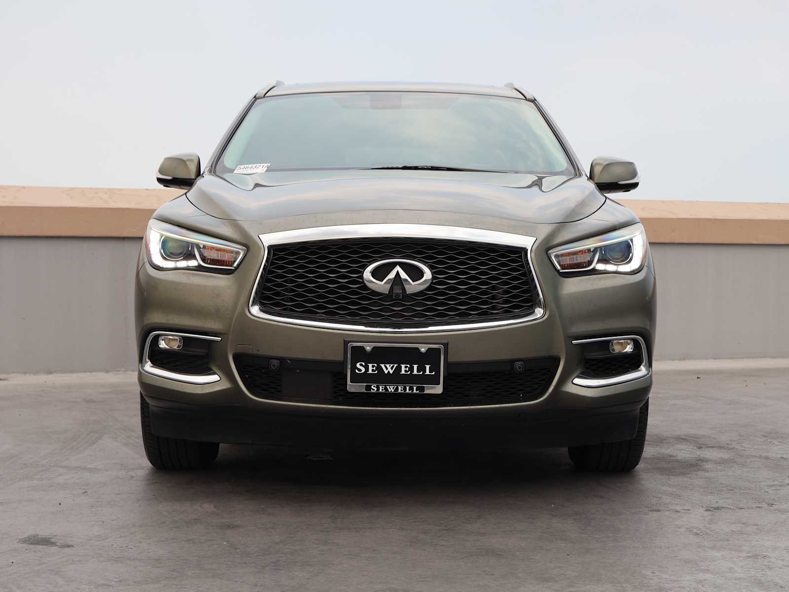 Used 2017 Jade Green INFINITI  image 2