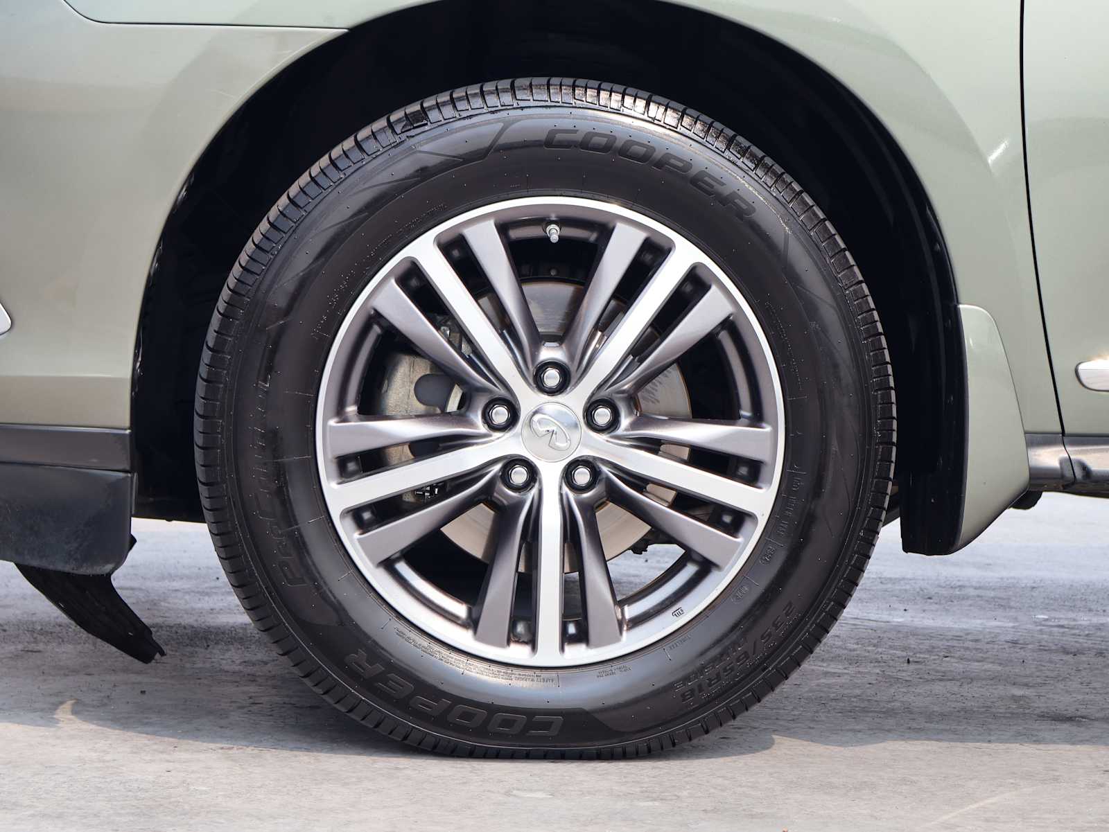 Used 2017 Jade Green INFINITI  image 10