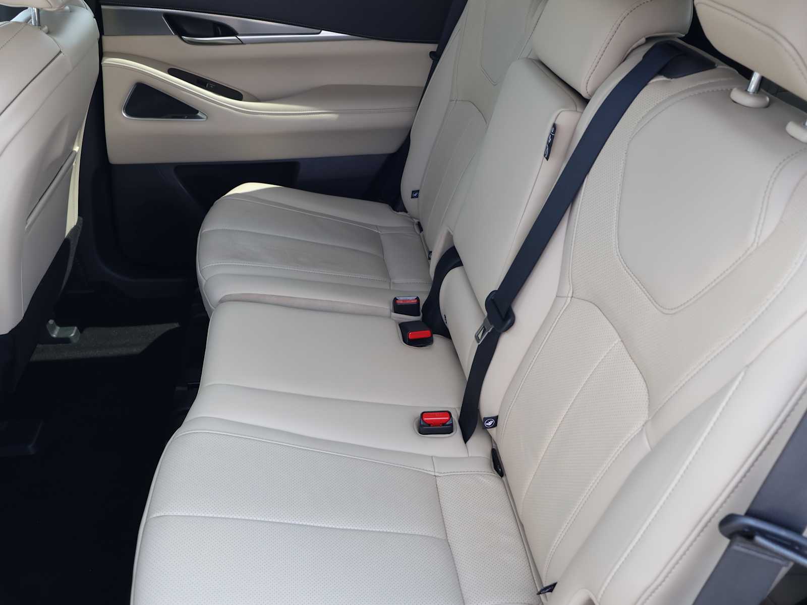 Certified Used 2024 Mineral Black INFINITI LUXE image 24
