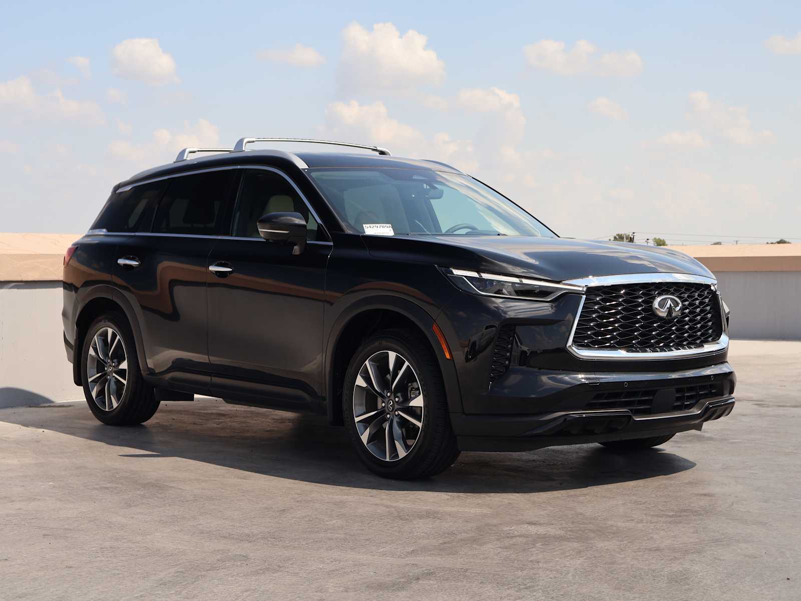 Certified Used 2024 Mineral Black INFINITI LUXE image 4