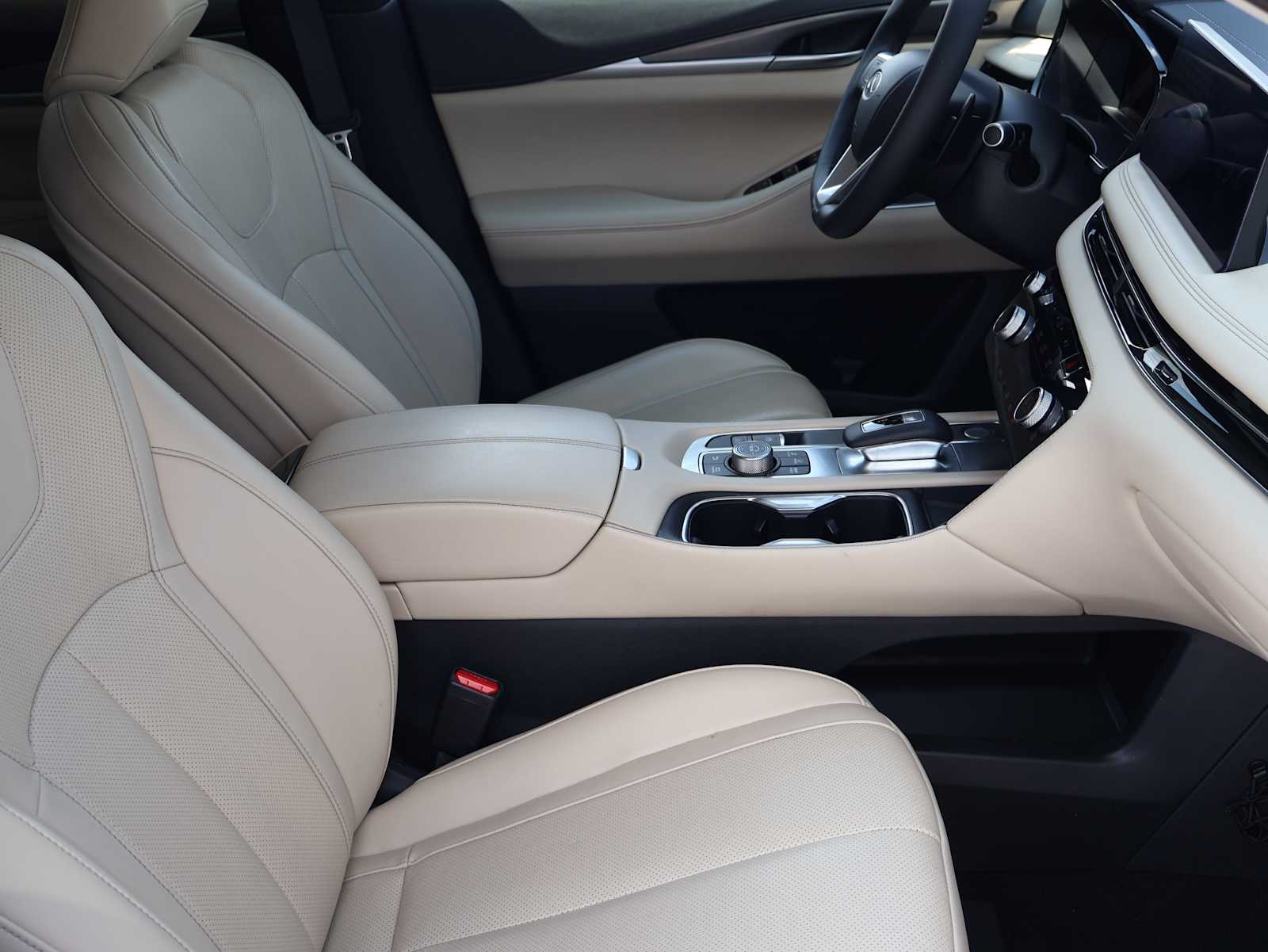 Certified Used 2024 Mineral Black INFINITI LUXE image 12