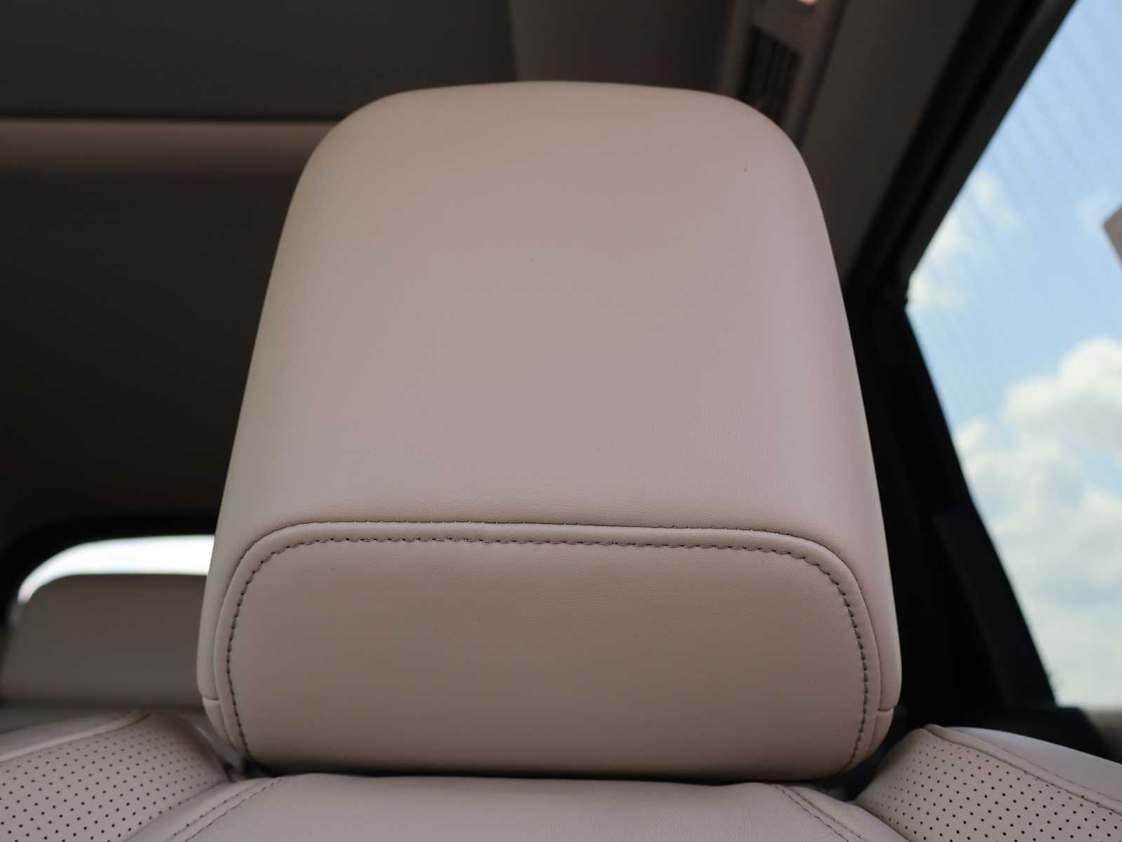 Certified Used 2024 Mineral Black INFINITI LUXE image 14