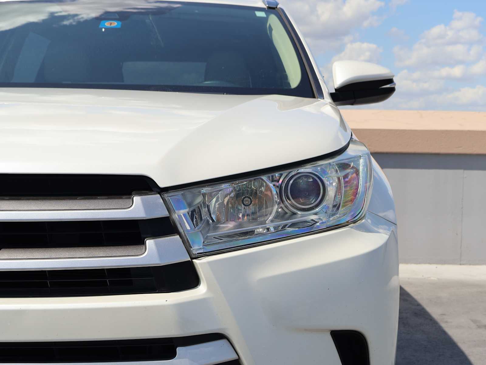 Used 2018 Blizzard Pearl Toyota XLE image 10