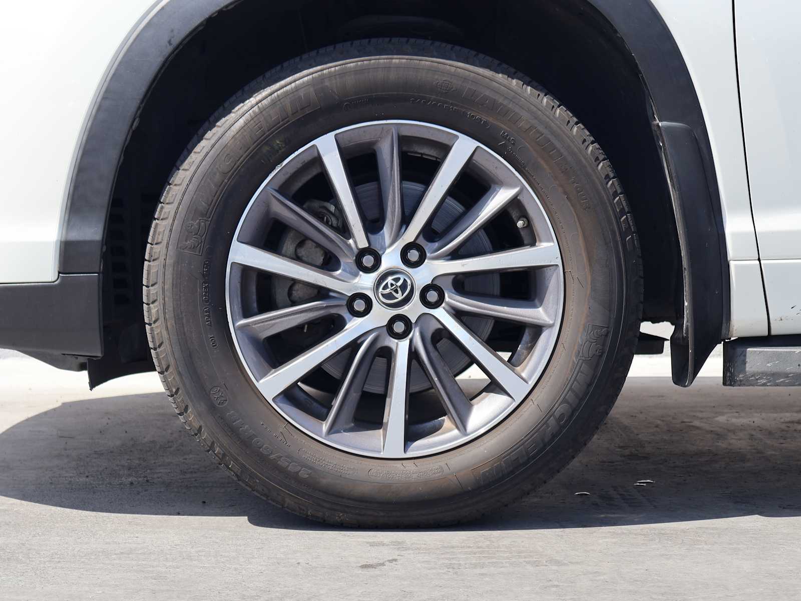 Used 2018 Blizzard Pearl Toyota XLE image 12