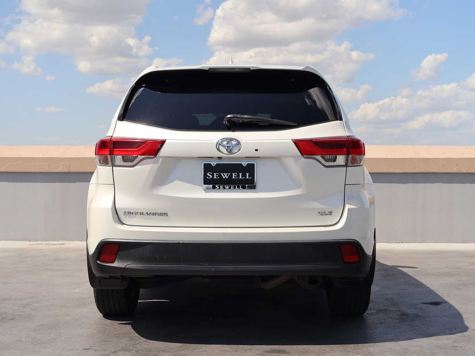 Used 2018 Blizzard Pearl Toyota XLE image 8