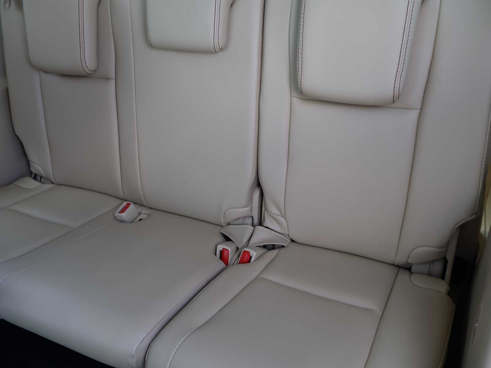 Used 2018 Blizzard Pearl Toyota XLE image 28