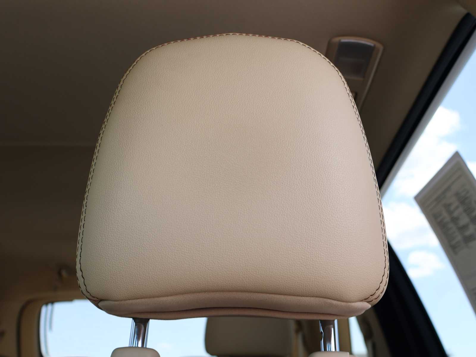 Used 2018 Blizzard Pearl Toyota XLE image 15
