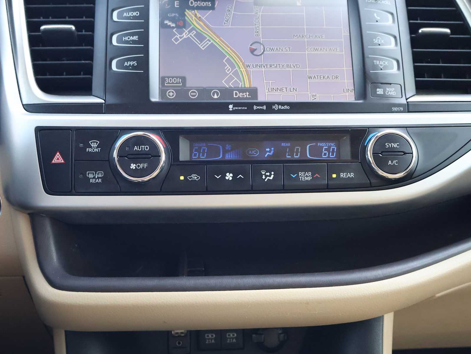 Used 2018 Blizzard Pearl Toyota XLE image 19
