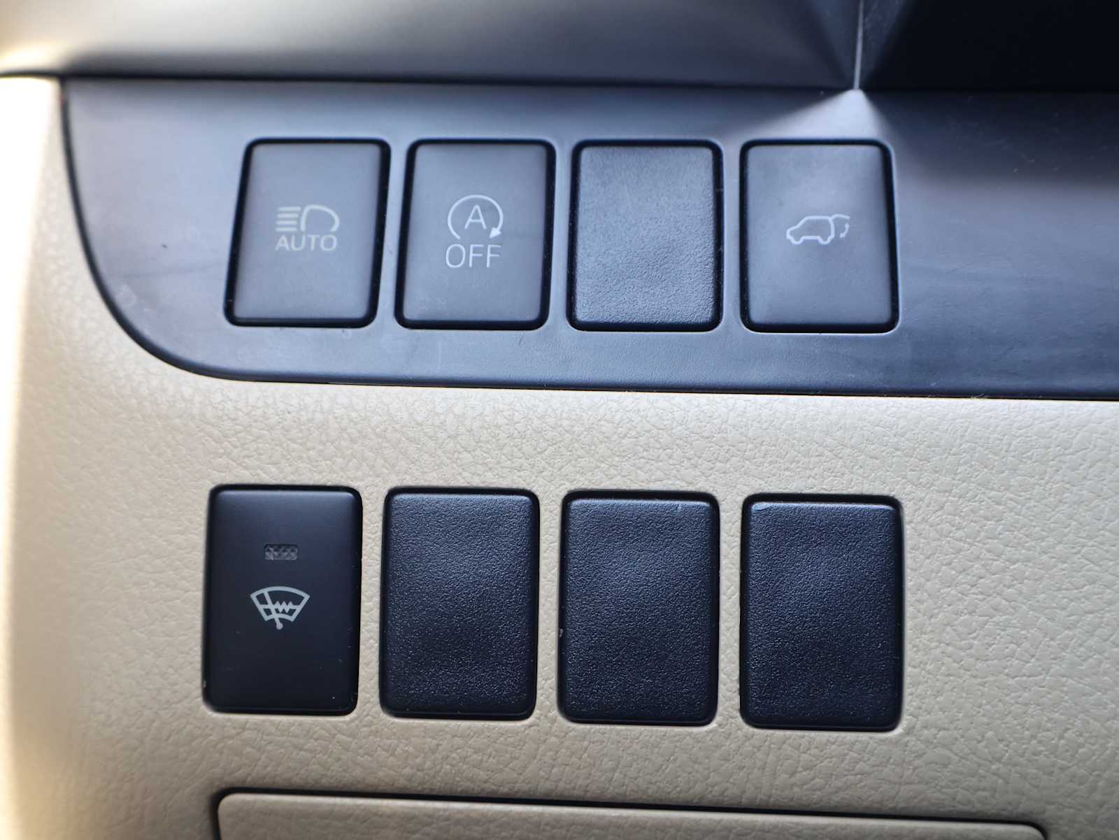 Used 2018 Blizzard Pearl Toyota XLE image 21