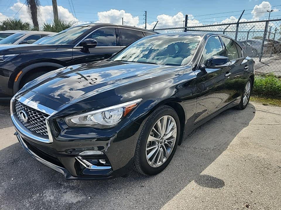 2023 INFINITI Q50 LUXE