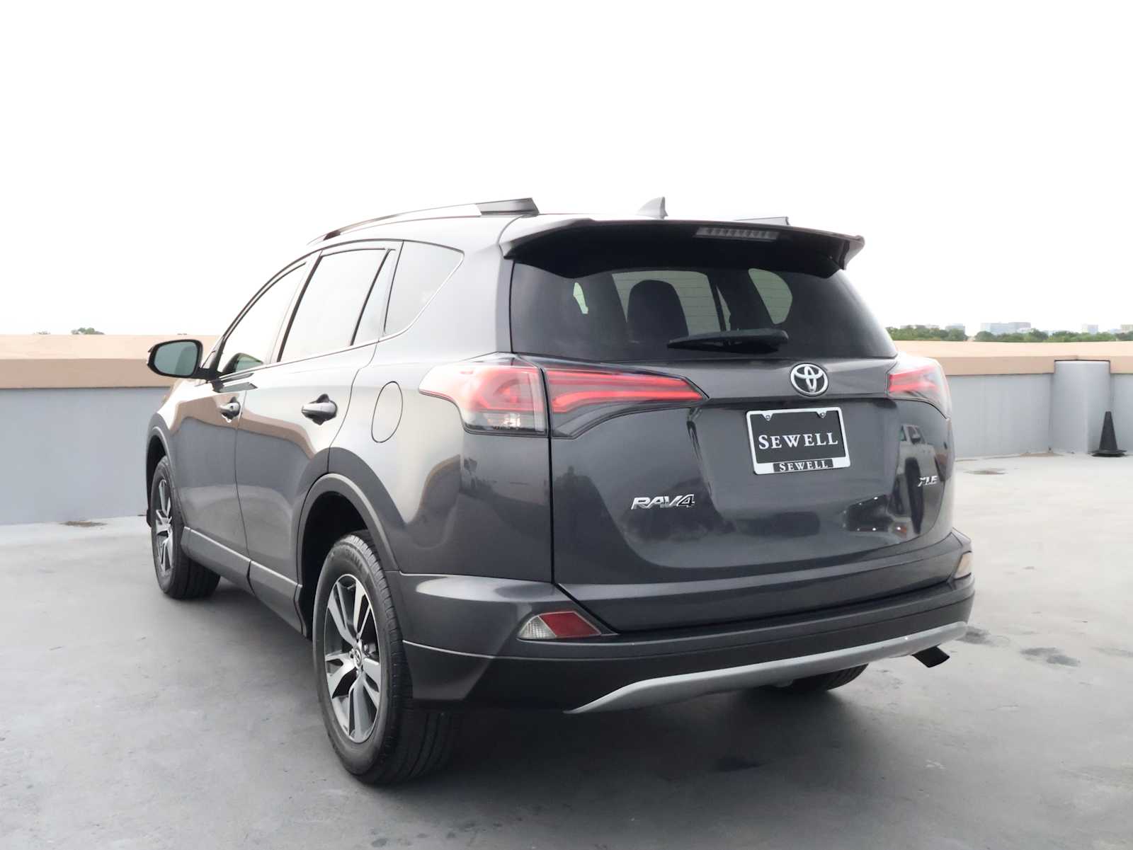 Used 2018 Magnetic Gray Metallic Toyota XLE image 5