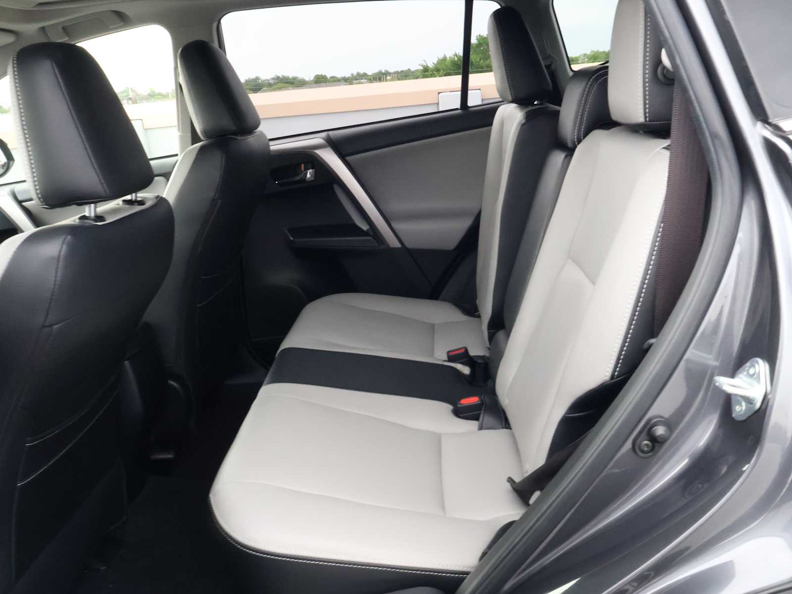 Used 2018 Magnetic Gray Metallic Toyota XLE image 12