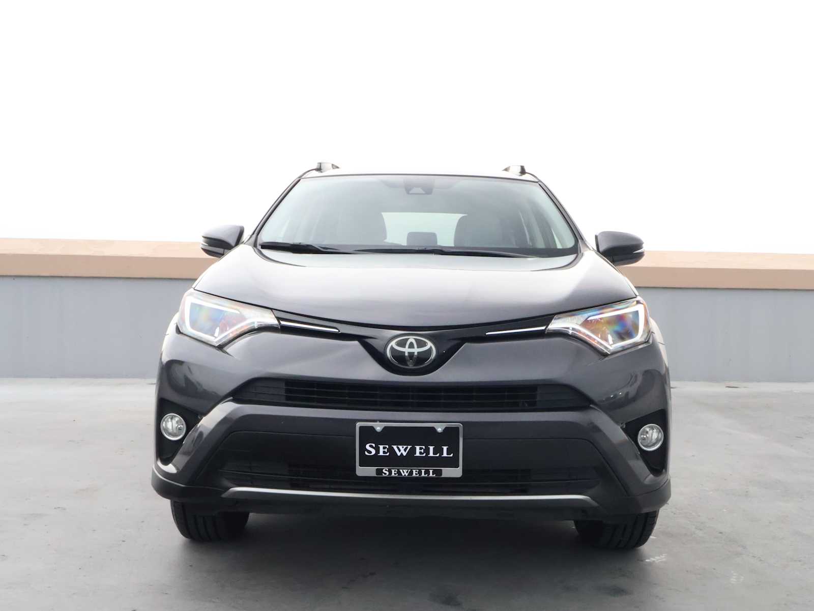 Used 2018 Magnetic Gray Metallic Toyota XLE image 6