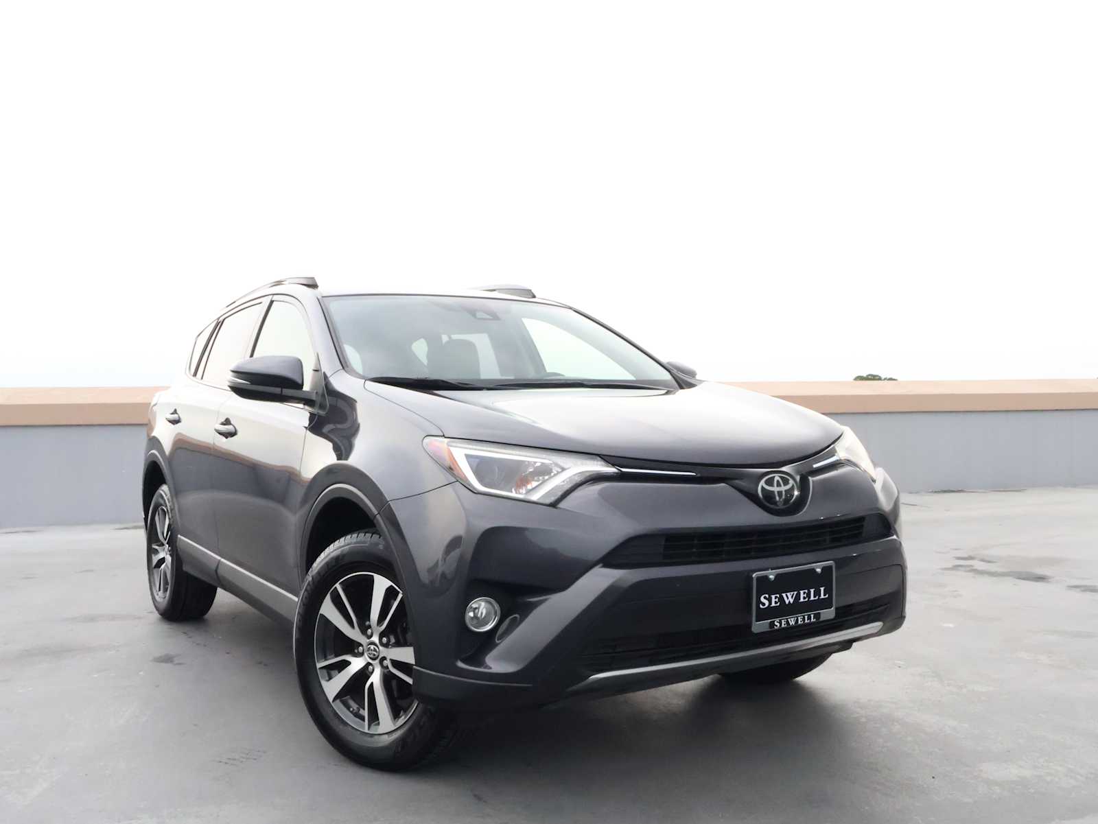 Used 2018 Magnetic Gray Metallic Toyota XLE image 3