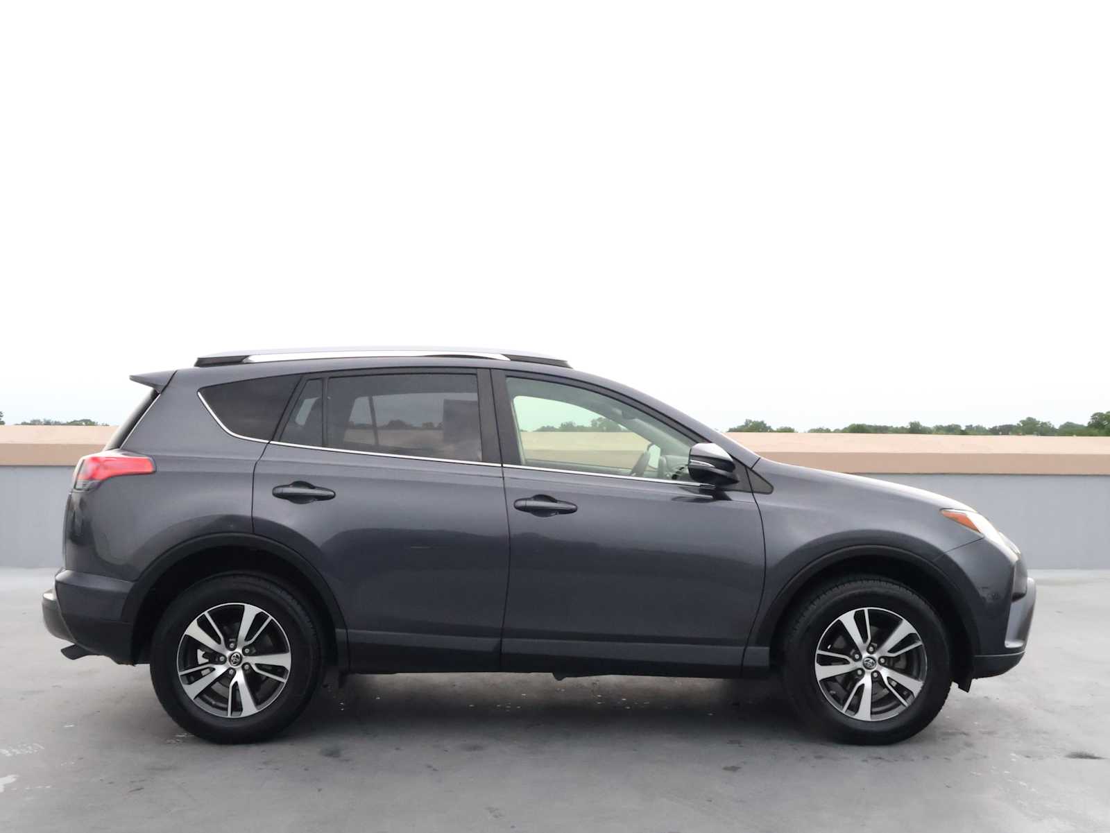 Used 2018 Magnetic Gray Metallic Toyota XLE image 8