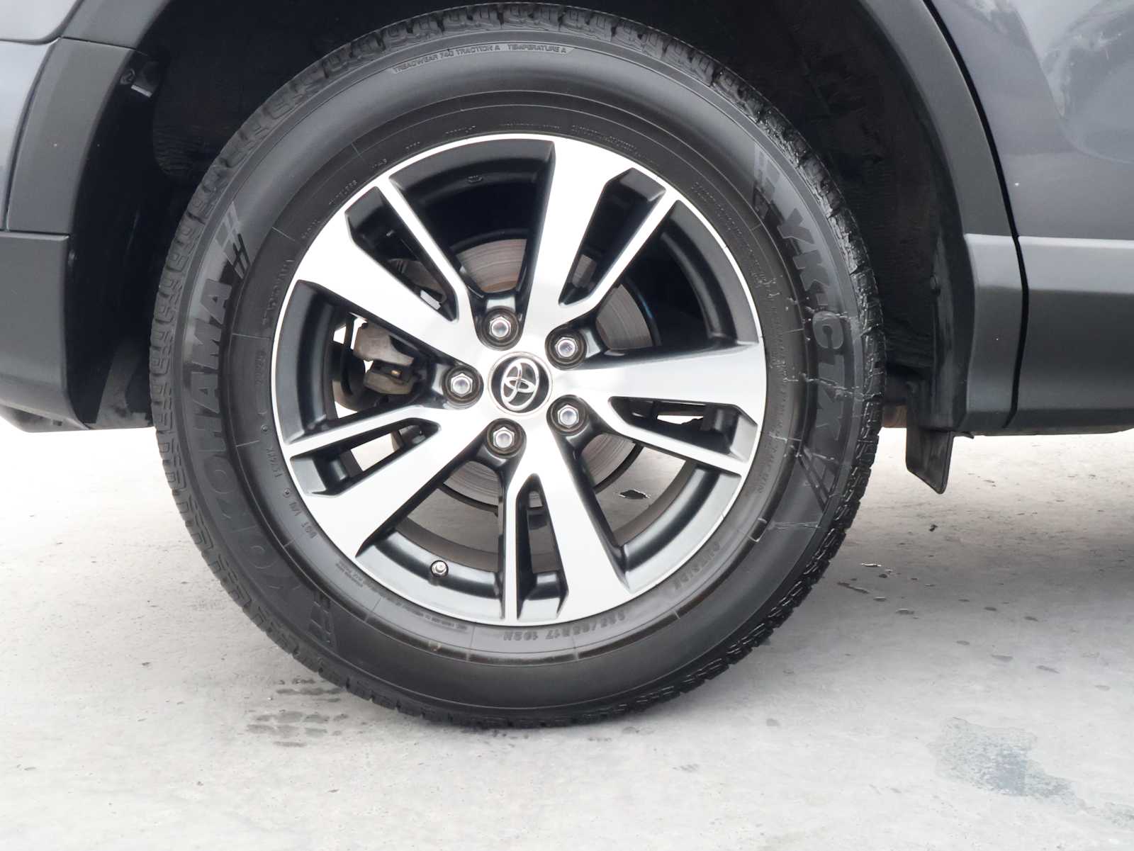 Used 2018 Magnetic Gray Metallic Toyota XLE image 10