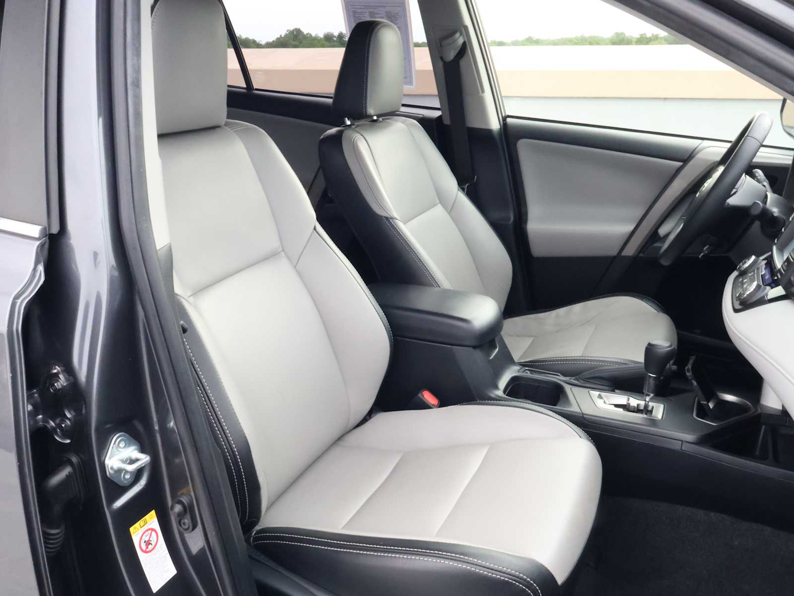 Used 2018 Magnetic Gray Metallic Toyota XLE image 13
