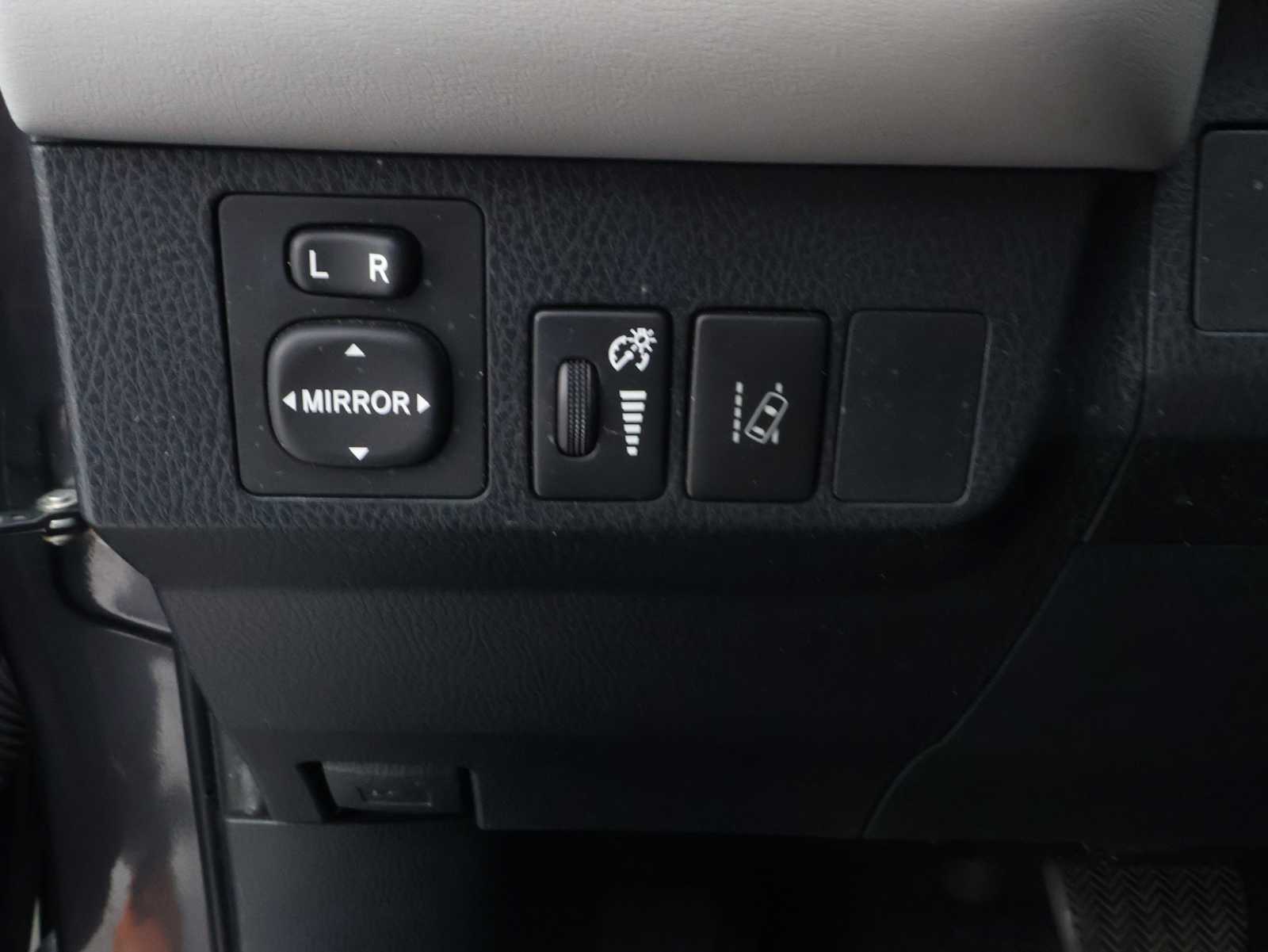 Used 2018 Magnetic Gray Metallic Toyota XLE image 24