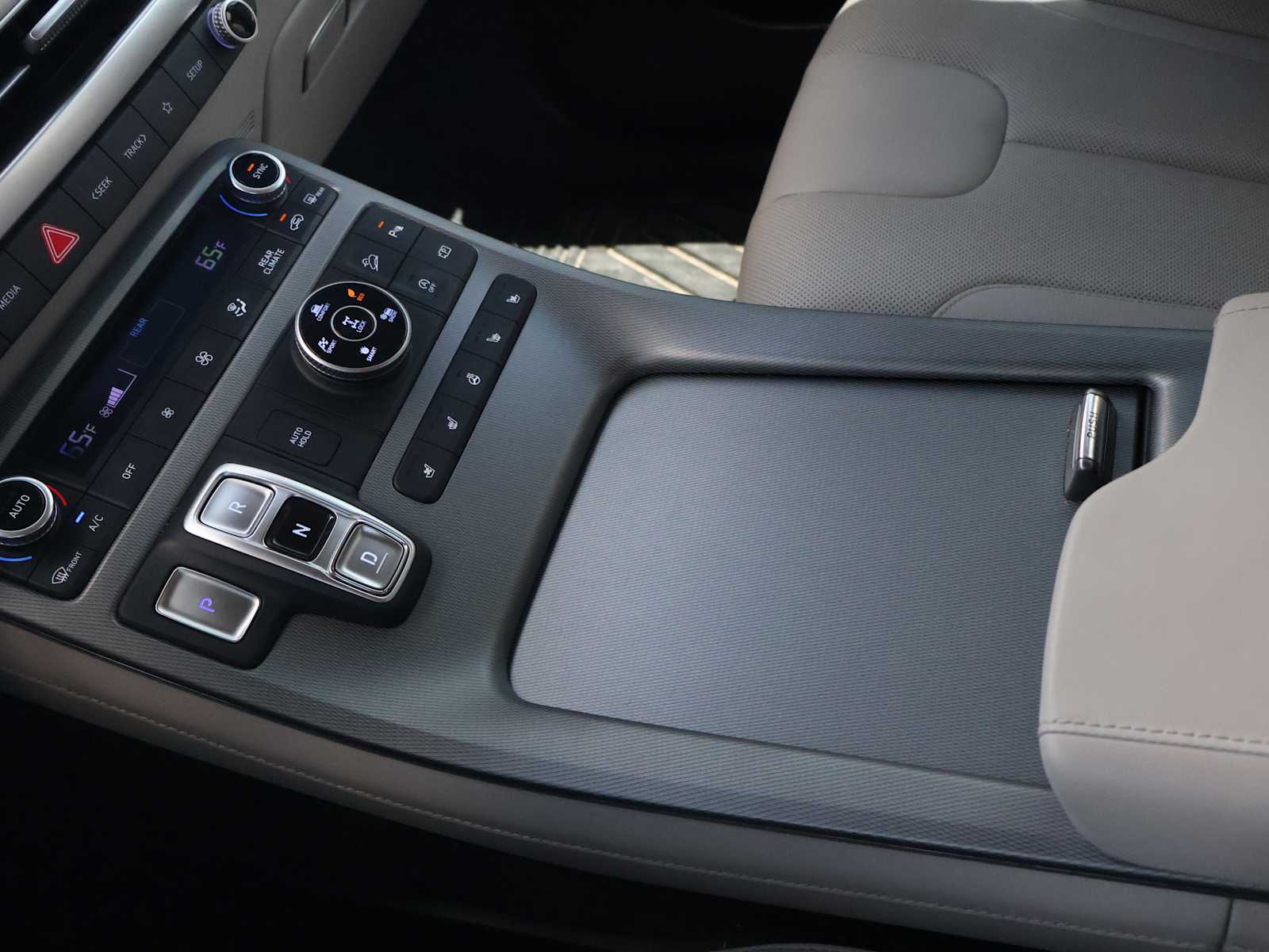 Used 2024 Hyper White Hyundai Limited image 19